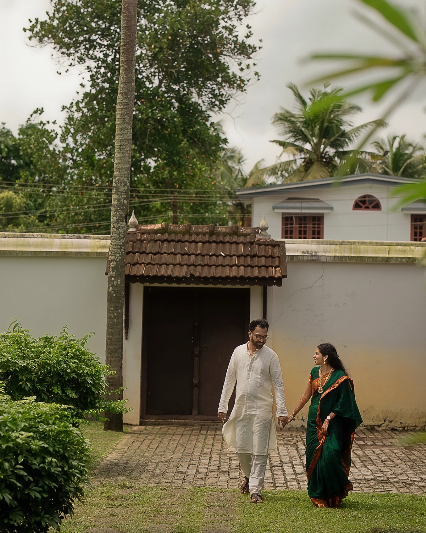 Romantic outdoor pre-wedding couple photoshoot by AP Photography in Hosur (#16)