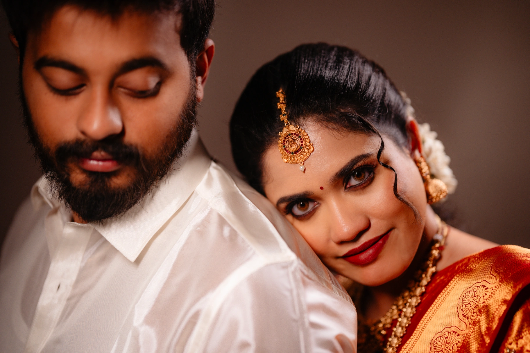 Traditional candid wedding ritual and couple portrait by AP Photography in Hosur (#15)